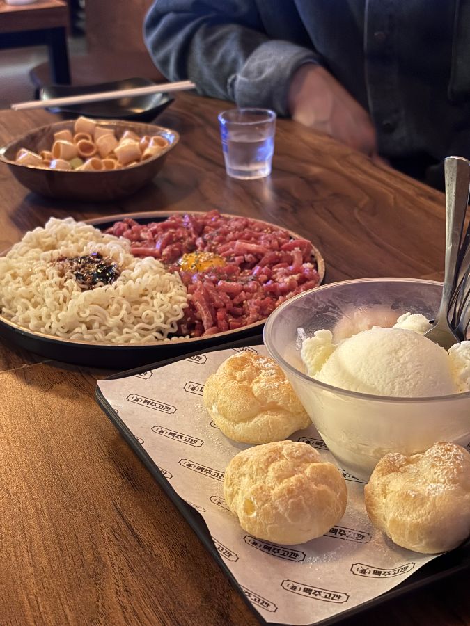 육회와 라면, 그리고 슈 아이스크림