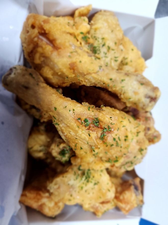 윤기 자르르 흐르는 촉촉한 닭다리