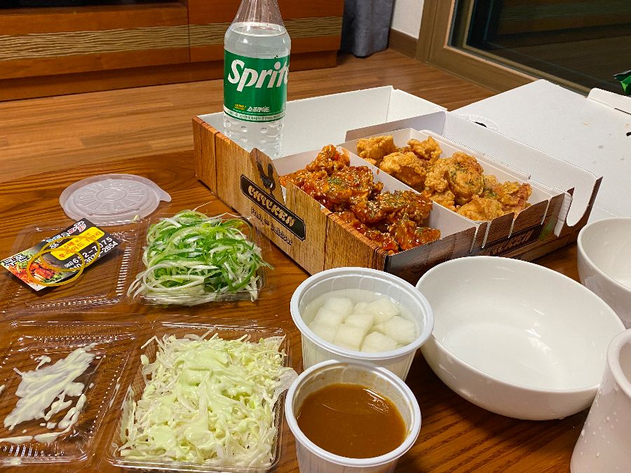 파, 치킨, 소스의 완벽한 조합을 자랑하는 파닭 한 상