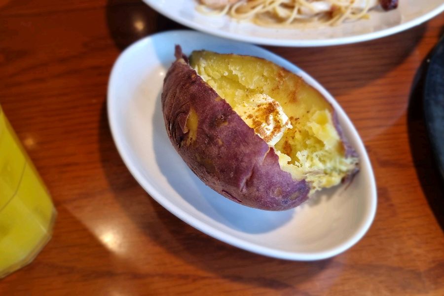 촉촉한 구운 감자