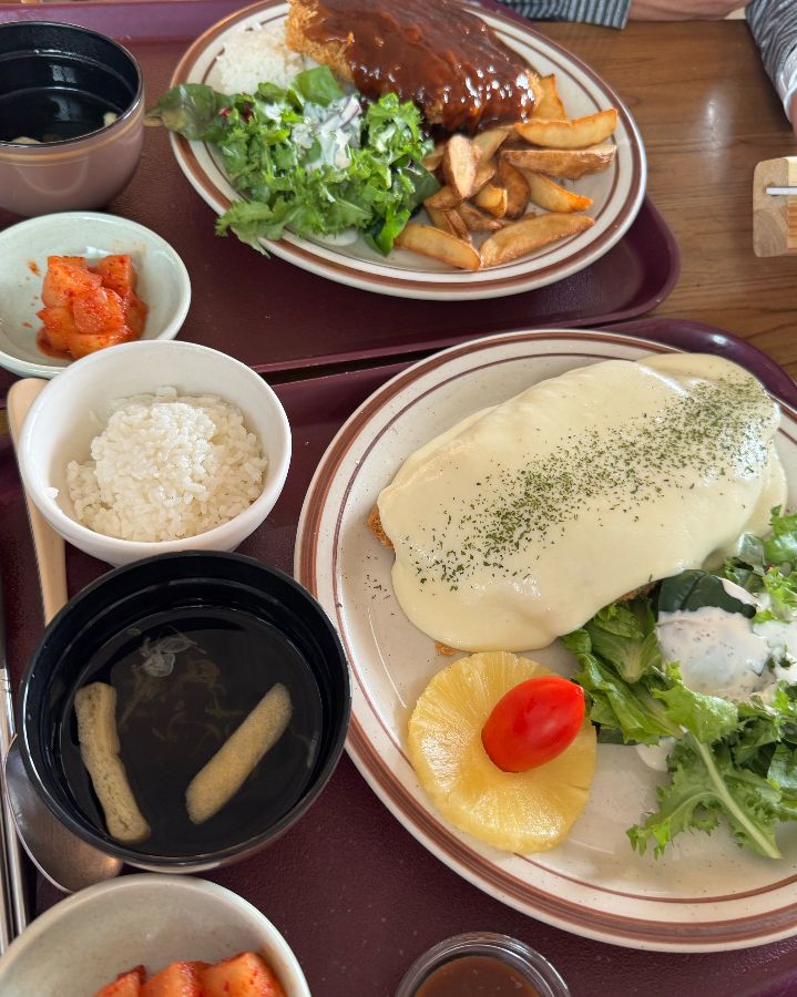 푸짐한 양을 자랑하는 경양식 돈까스