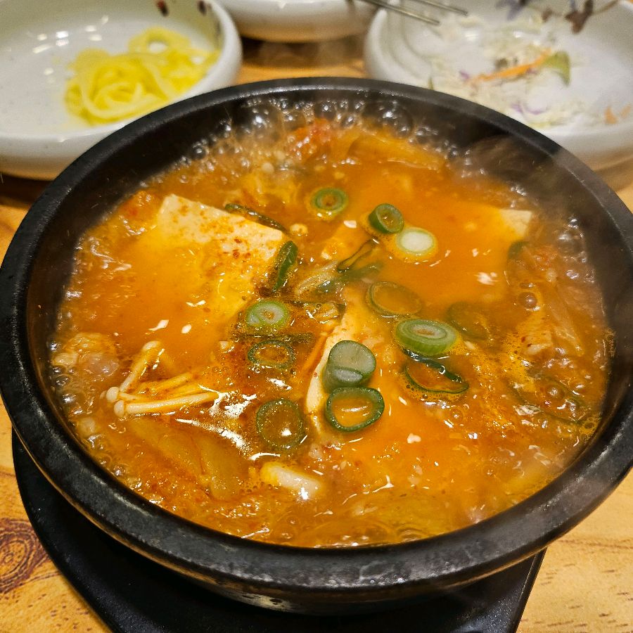 깊고 진한 맛이 일품인 된장찌개
