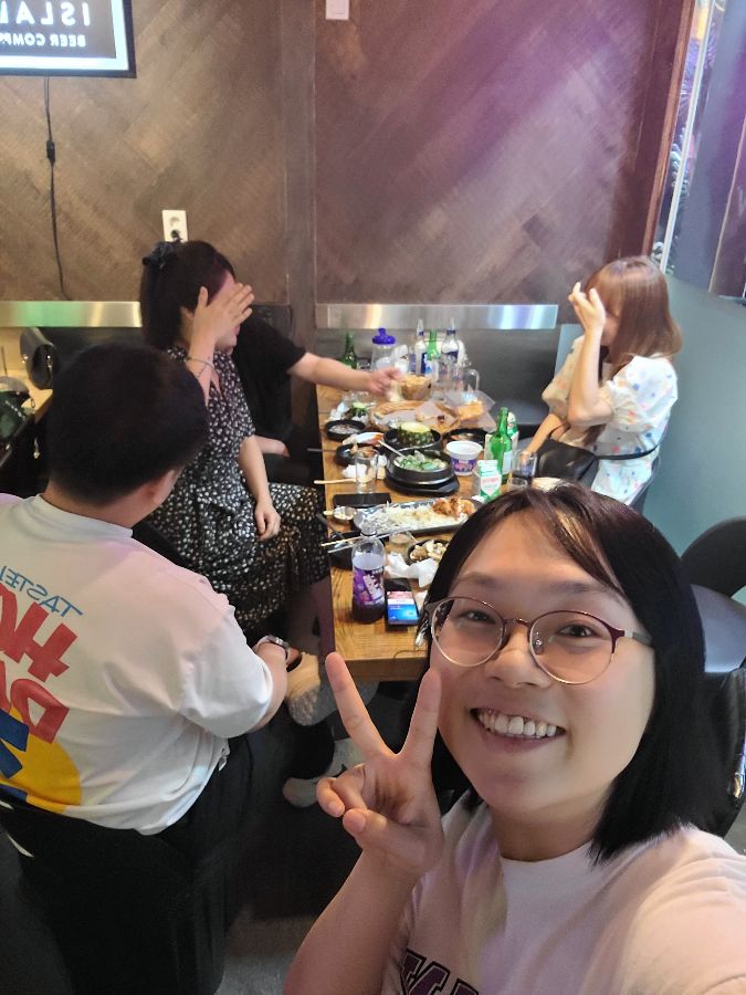 즐거운 시간을 보내는 손님들의 모습