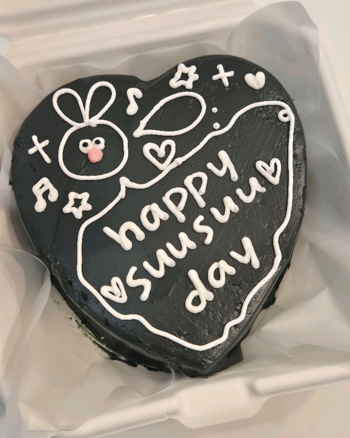 happy suusuuu day 레터링 케이크