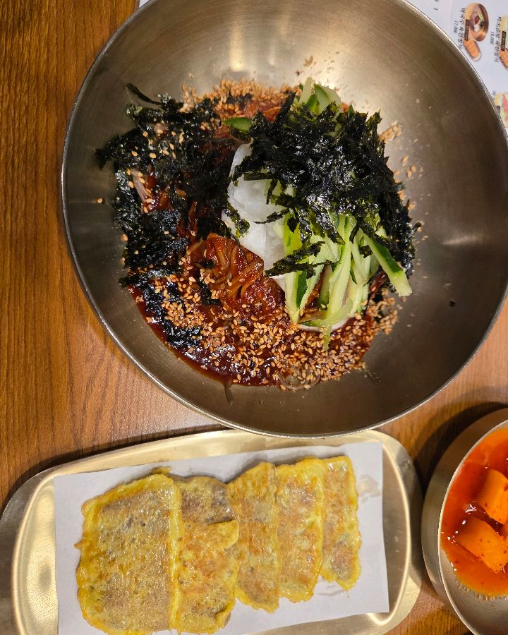 비빔 막국수와 육전