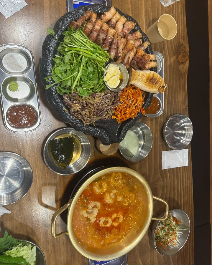 미나리 삼겹살 세트 한 상 차림