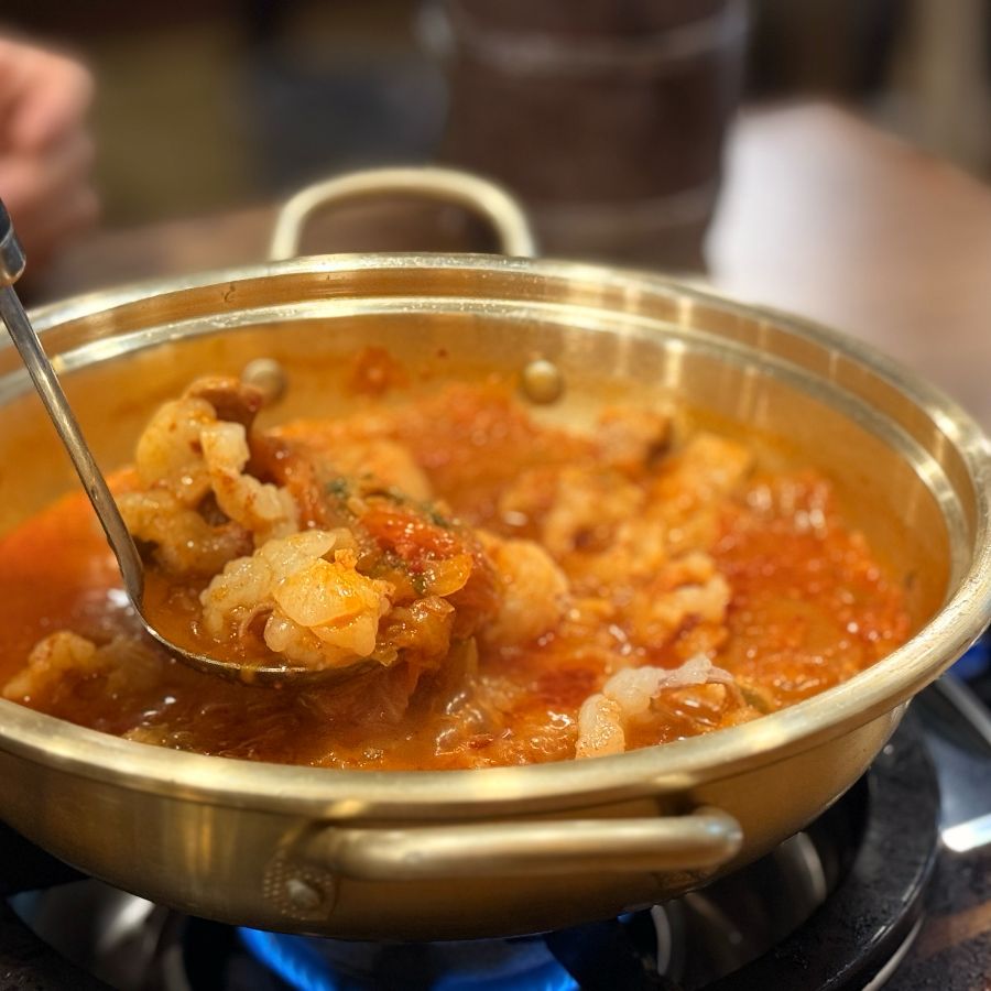 얼큰하고 진한 국물이 일품인 한우 대창 짜글이