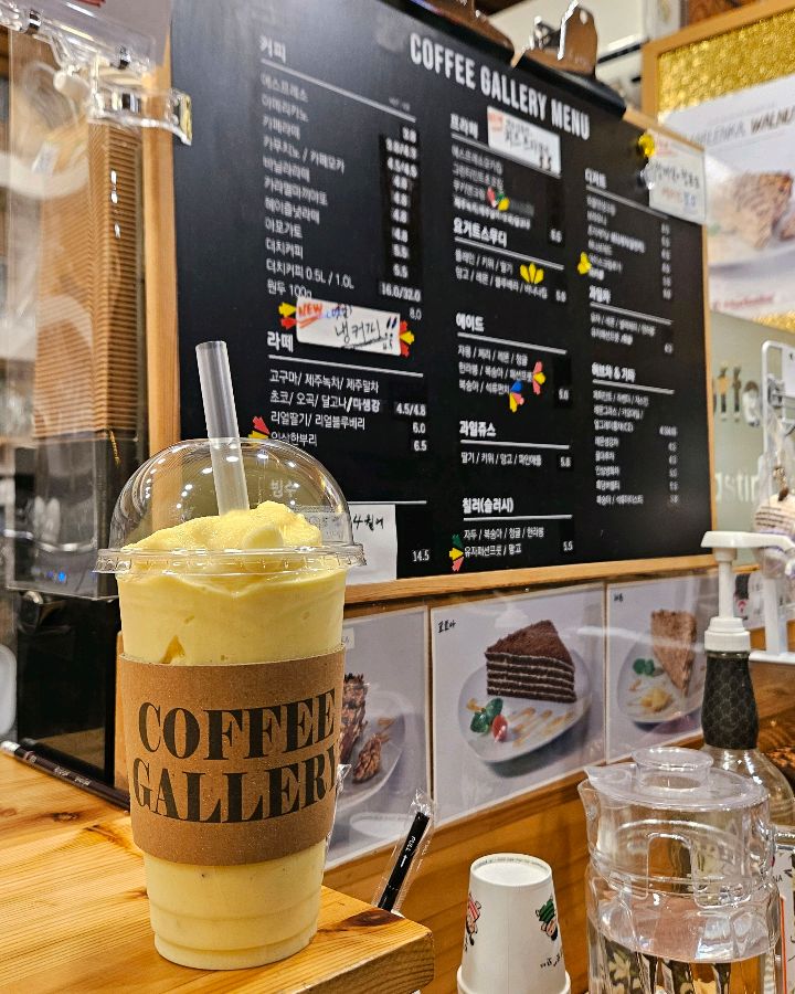 다양한 메뉴를 한눈에 볼 수 있는 메뉴판