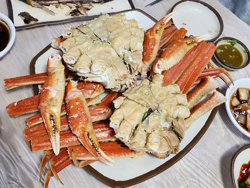 손질된 대게 한 상