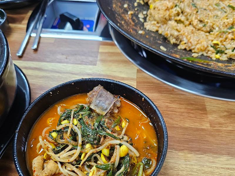 내장볶음과 순대국밥