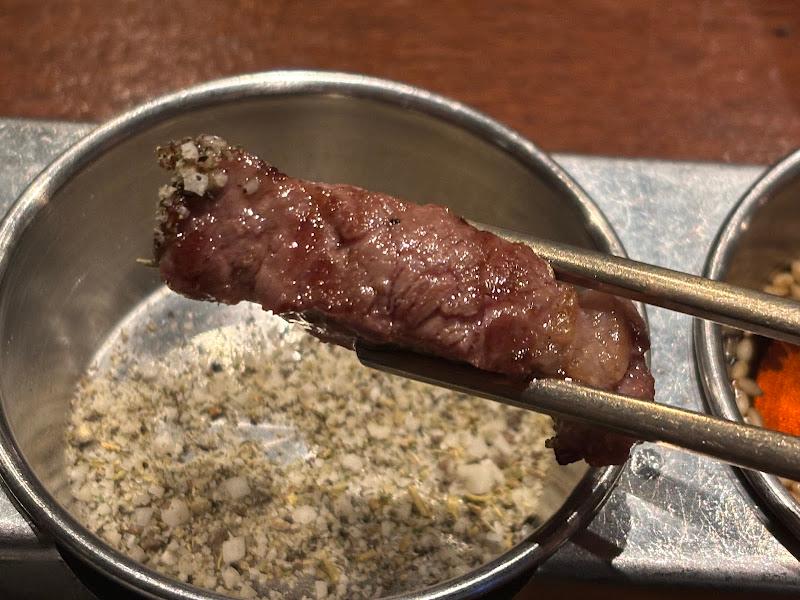 소금에 찍은 양고기