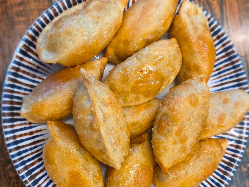 접시에 담겨 나온 꾼만두