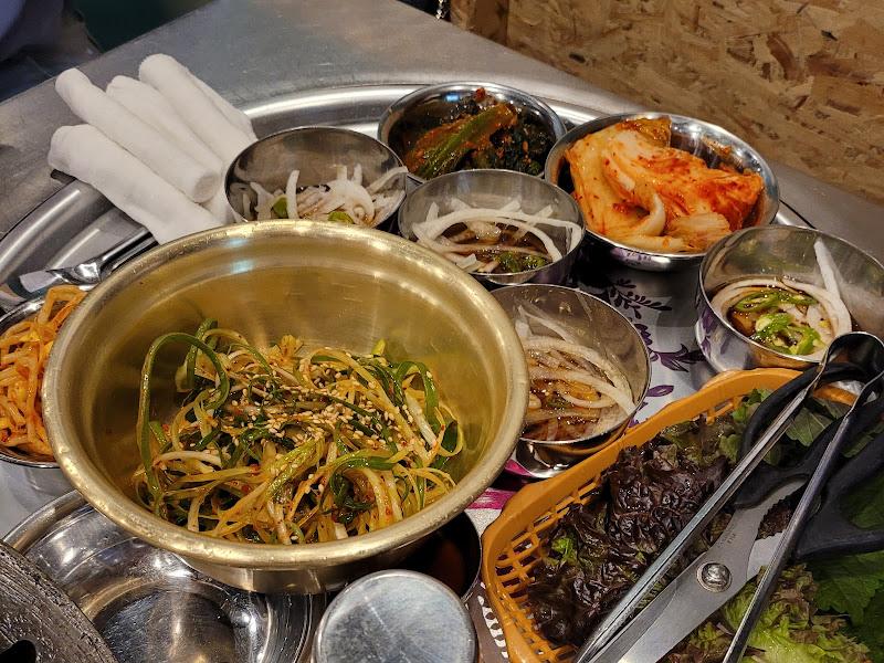 목구멍 외부 간판