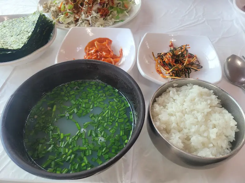 부추가 듬뿍 들어간 재첩국