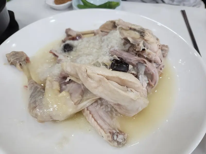 뽀얀 자태를 뽐내는 누룽지 백숙