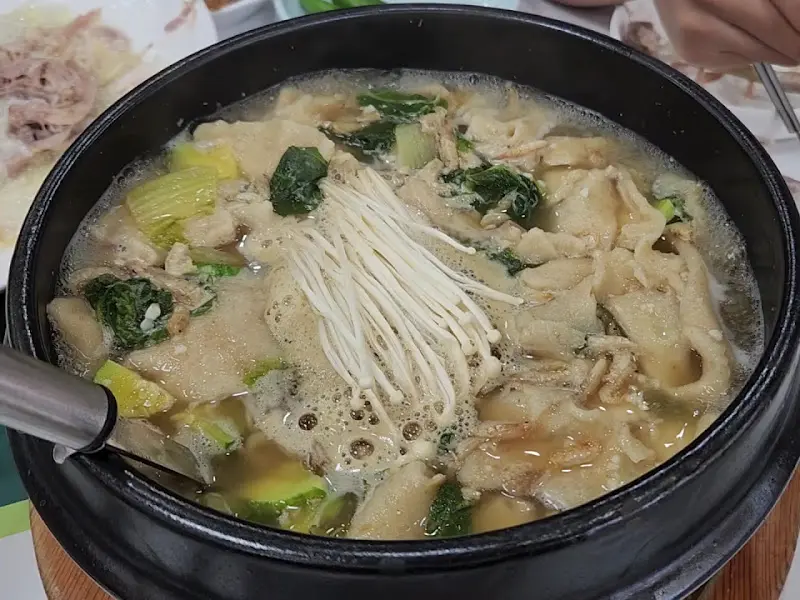 구수한 냄새가 코를 자극하는 털레기 수제비