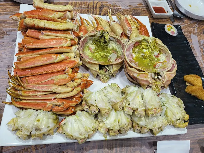 푸짐하게 담겨 나온 대게 한 상