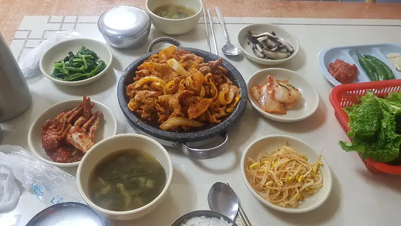 다양한 곁들임 찬