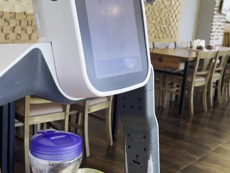 서빙 로봇 근접 사진