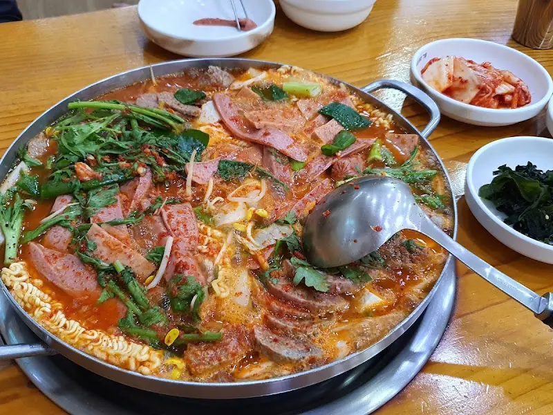 함지부대찌개 완성된 모습