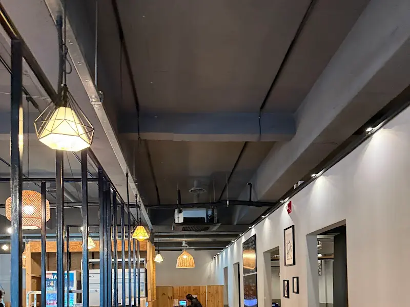 백향담 내부의 모던하고 깔끔한 인테리어