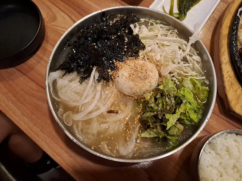 물막국수의 클로즈업 샷