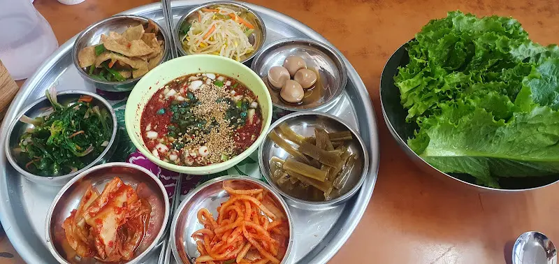 다양한 종류의 밑반찬