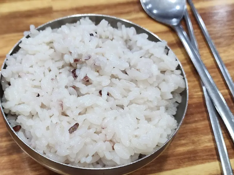 윤기가 자르르 흐르는 밥