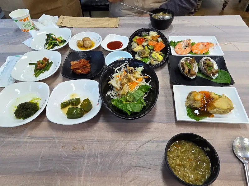 다채로운 전복 요리 한 상 차림