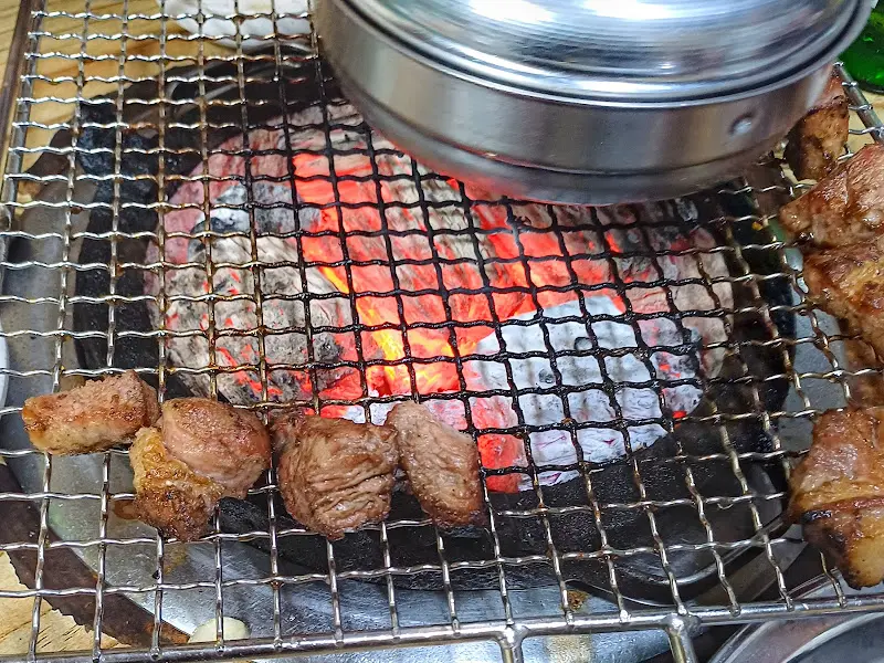 숯불 위에서 익어가는 목살