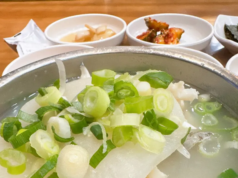 대구탕과 밑반찬