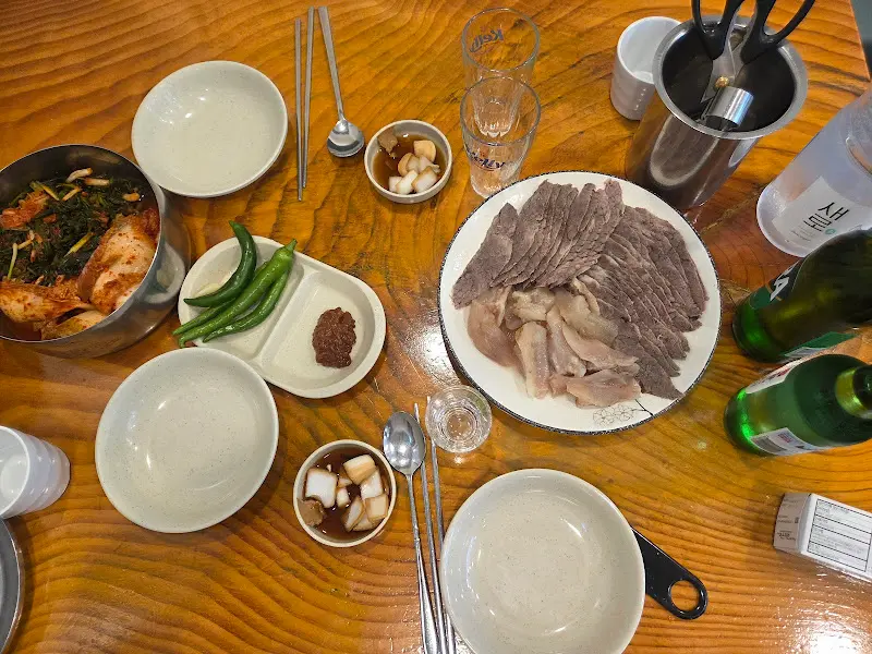 테이블 세팅과 밑반찬