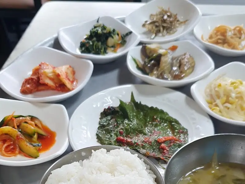 푸짐한 정식 한 상 차림