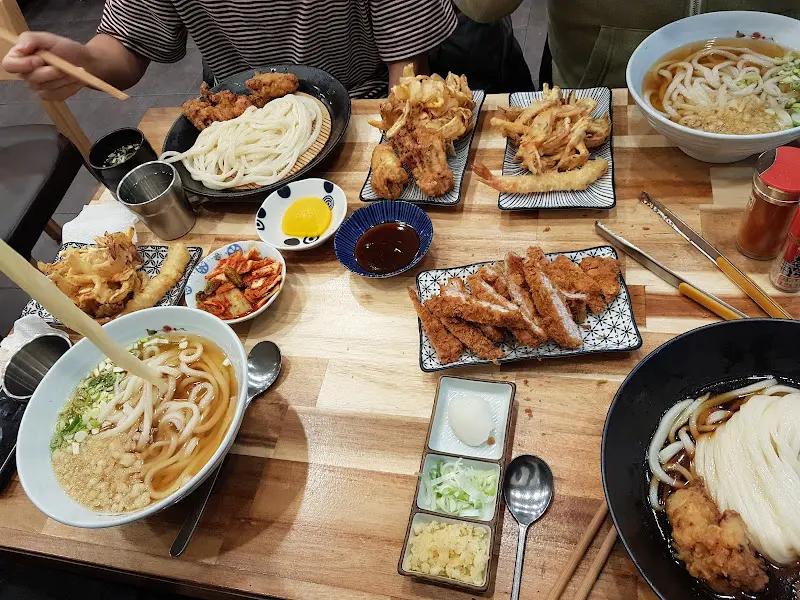 푸짐하게 차려진 닭발 한 상