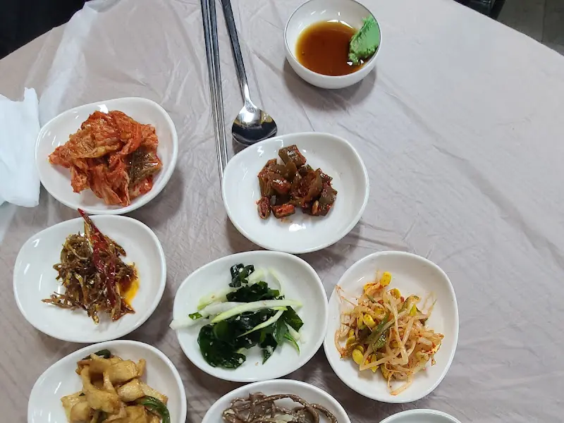 다채로운 반찬들