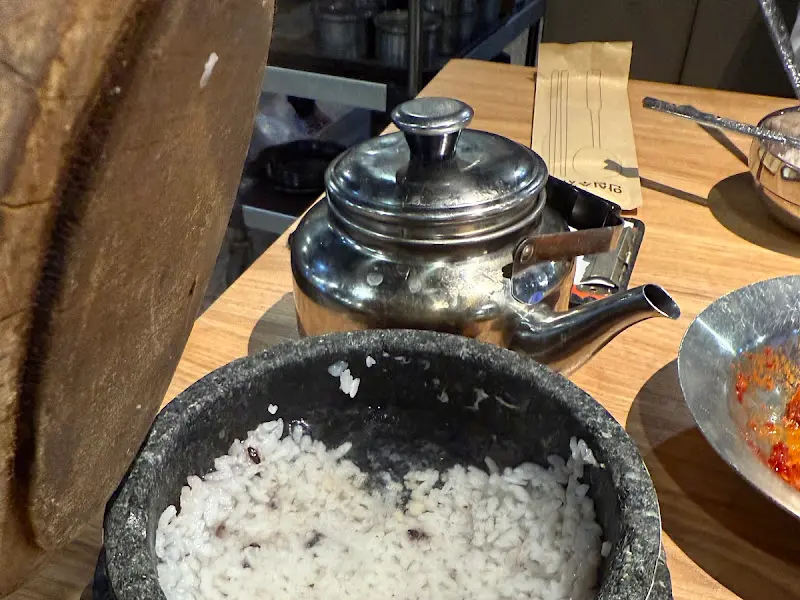 돌솥에 남은 밥으로 만든 누룽지