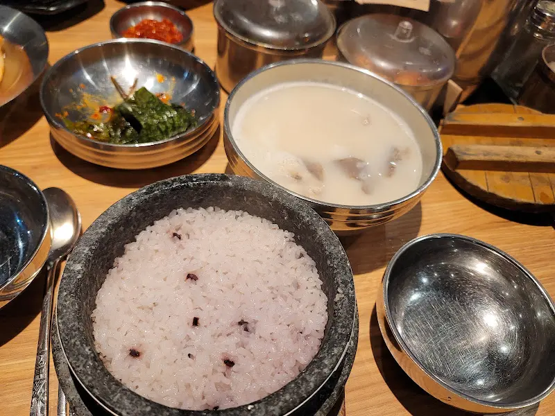 돌솥밥과 설렁탕, 곁들임 찬들