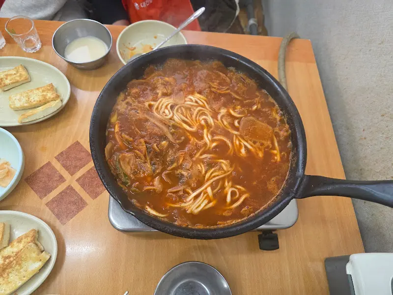 오징어찌개에 면사리 추가