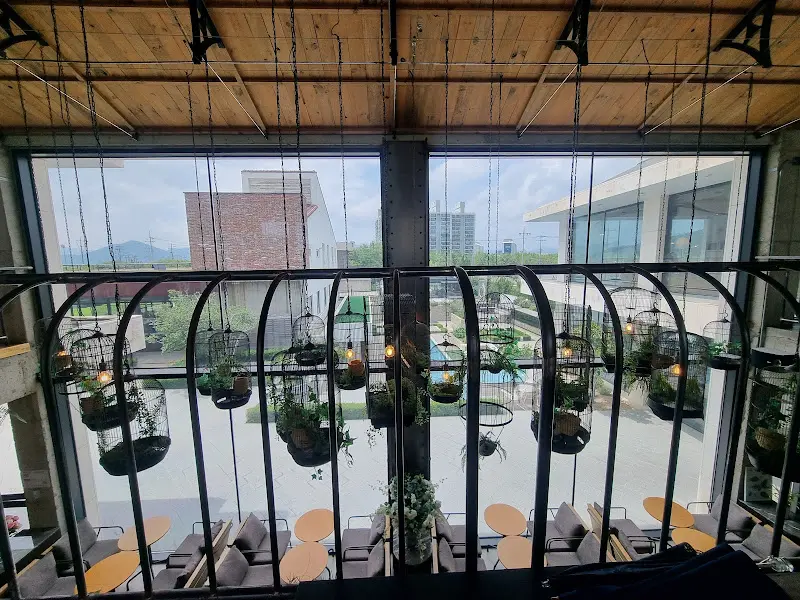 벤자마스 가든 2층에서 바라본 풍경