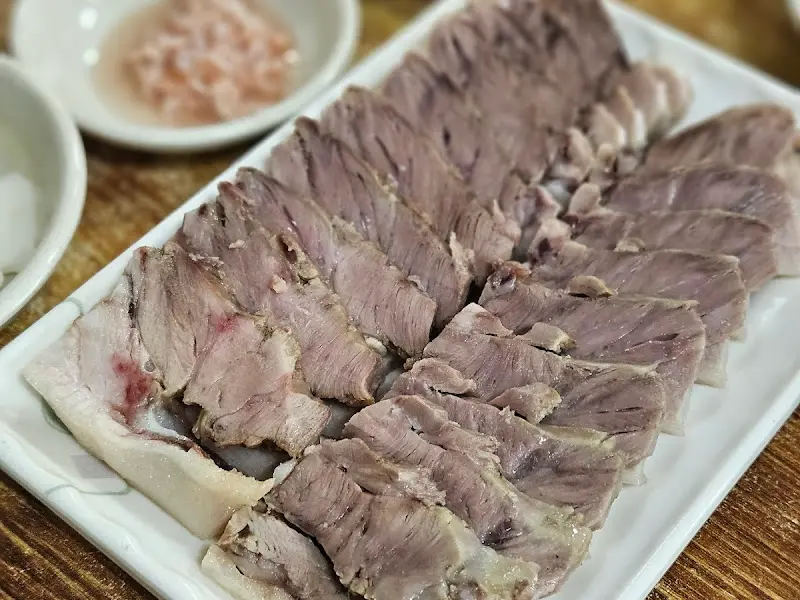 윤기가 흐르는 수육