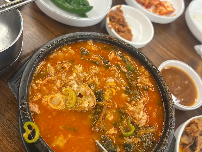 뼈해장국과 반찬