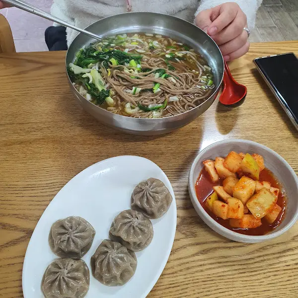 국밥과 함께 제공되는 맛보기 순대