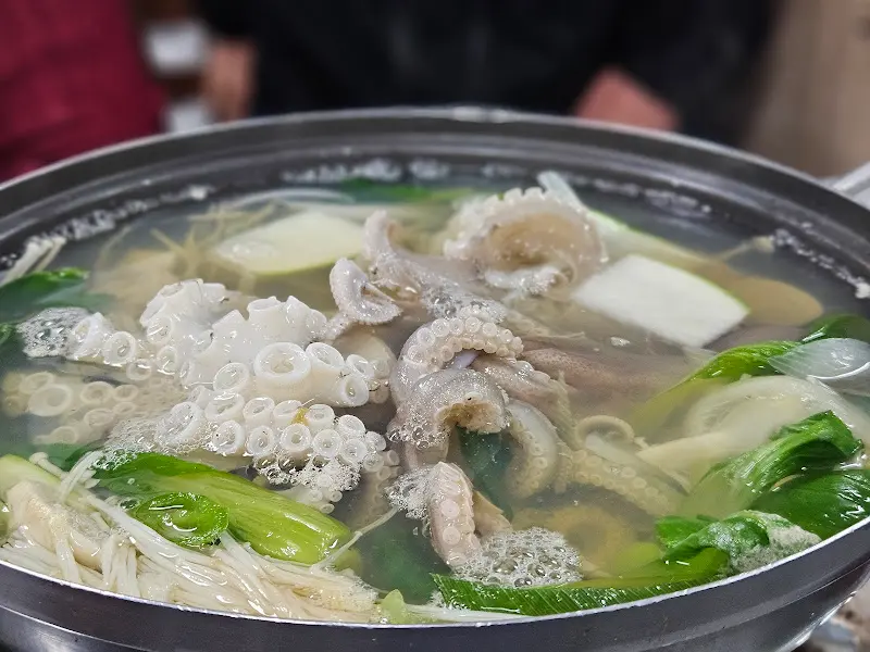 싱싱한 쭈꾸미 샤브샤브