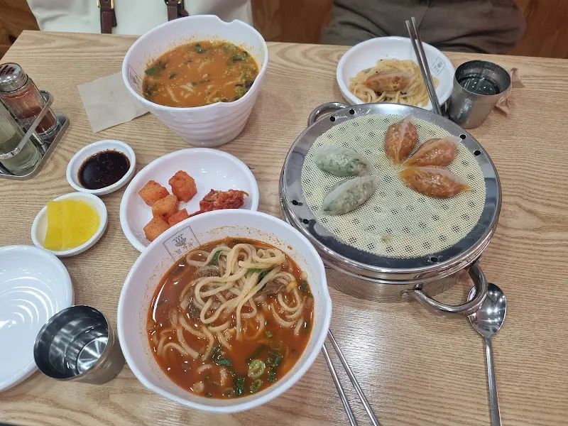 칼칼 칼국수와 갈비 만두