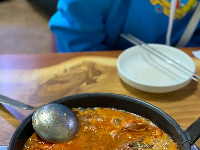 대창전골과 개인 접시