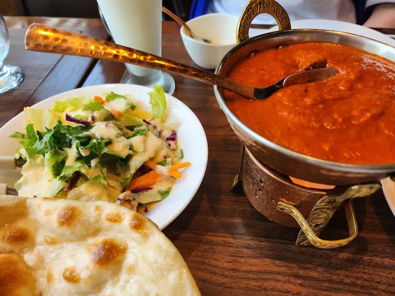 커리와 샐러드, 그리고 라씨