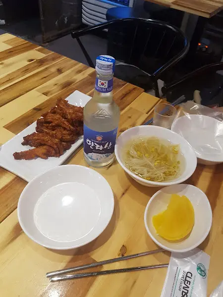 금백돈의 맛깔스러운 밑반찬