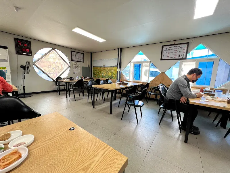 사랑가득국밥 내부