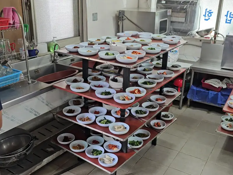 수많은 반찬 준비