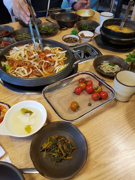 김치와 함께 구워지는 삼겹살